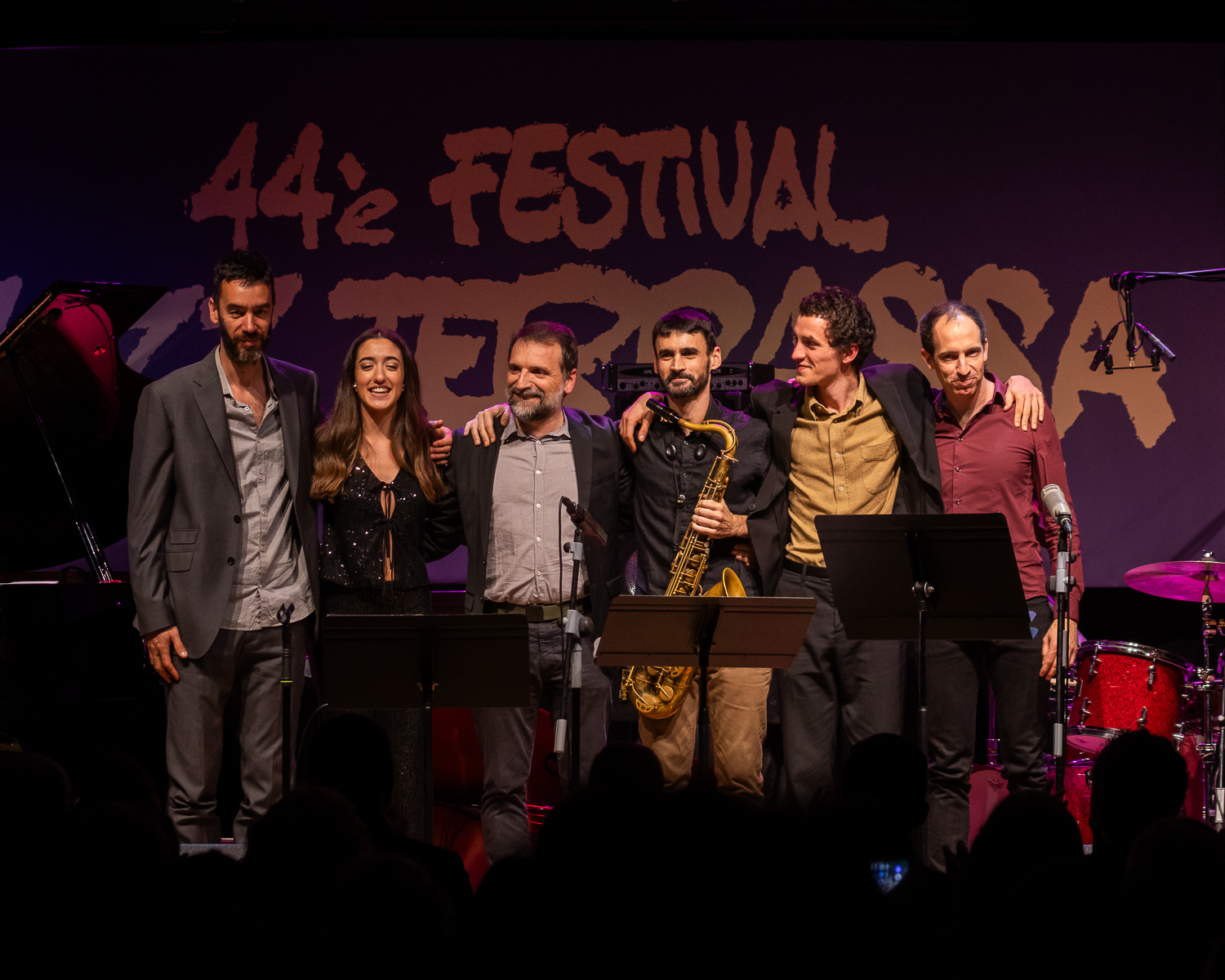 Júlia Plans Sextet