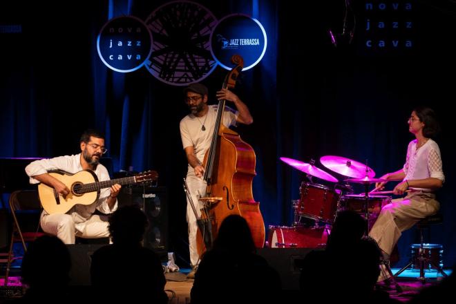 Caina Calavante Trio