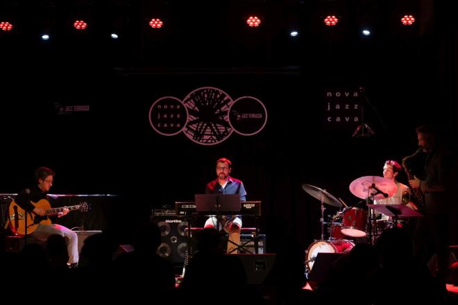 Joan Fort Organ Trio Feat. Adrian Cunningham