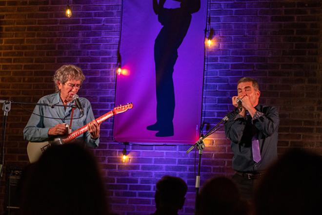 Pi de la Serra "Cançons de Combat"