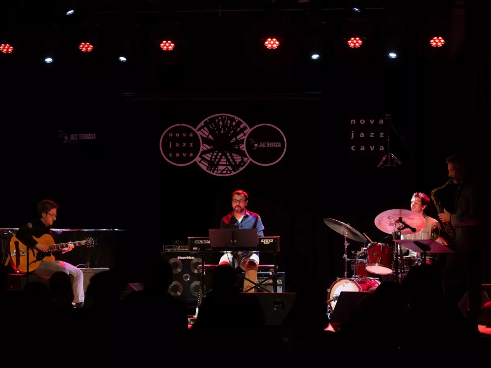 Joan Fort Organ Trio Feat. Adrian Cunningham