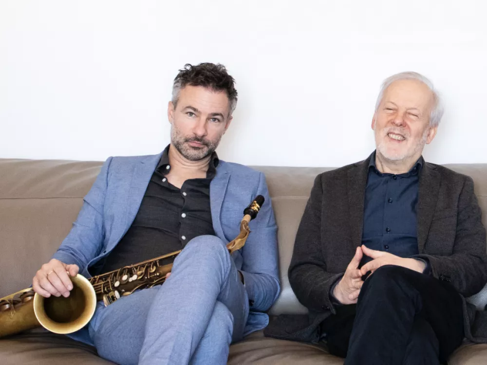 Around The Christmas Tree Ignasi Terraza