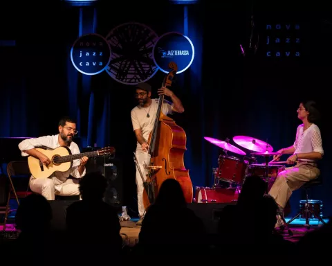 Caina Calavante Trio