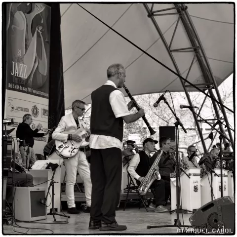 38 FJT PICNIC JAZZ La Locomotora Negra