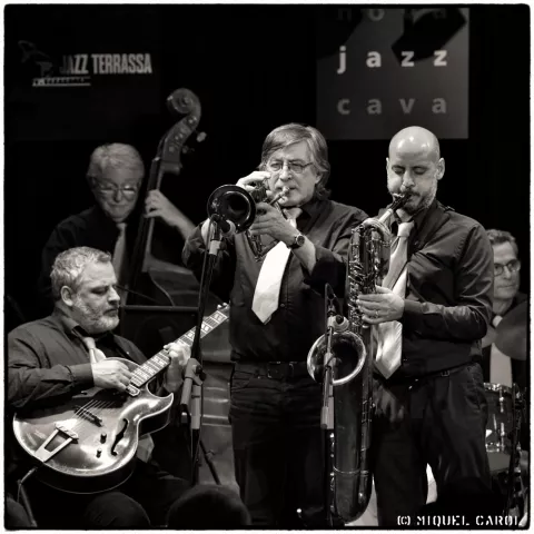 Arnau Boix i Ariel Vigo amb la La Locomotora Negra