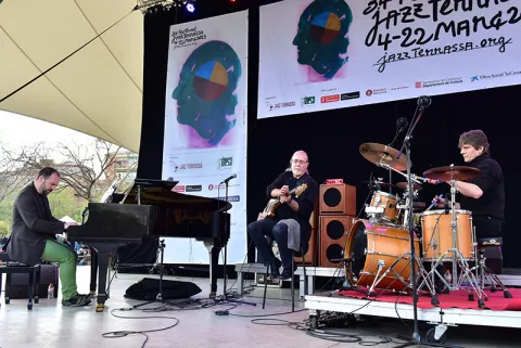 Carles Benavent Un, Dos, Tres