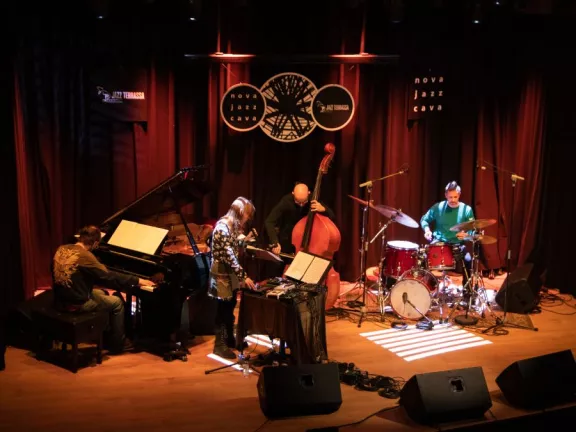 Oriol Roca Trio & Lynn Cassiers