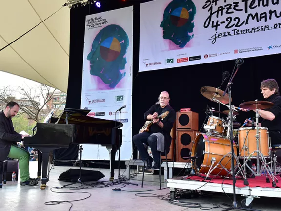 Carles Benavent Un, Dos, Tres